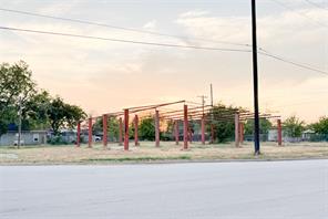 511 E 8th Street - Photo 4