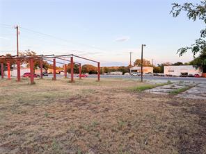 511 E 8th Street - Photo 8