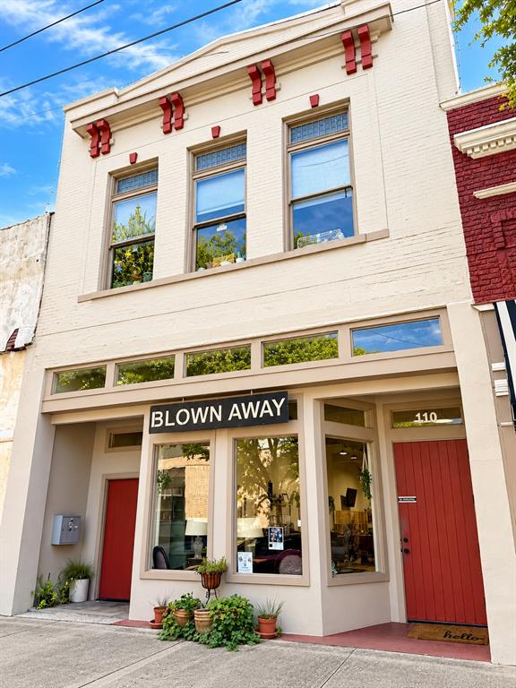 110 N Beaton Street - Photo 1