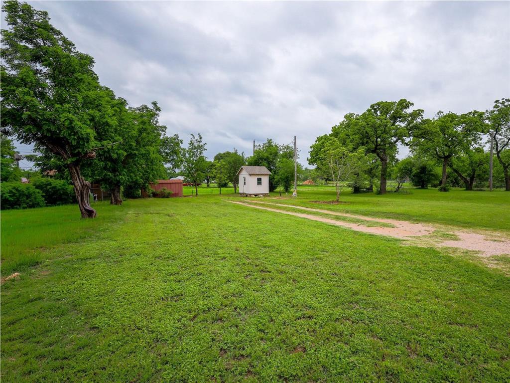 609 W 12th St - Photo 1