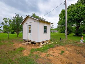 609 W 12th St - Photo 4