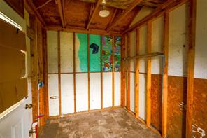 609 W 12th St - Photo 8