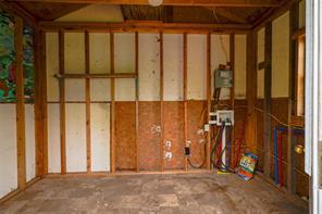 609 W 12th St - Photo 9