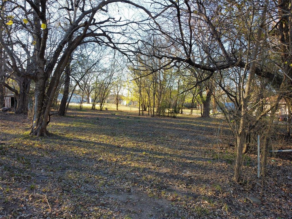 330 E Waco Avenue - Photo 1