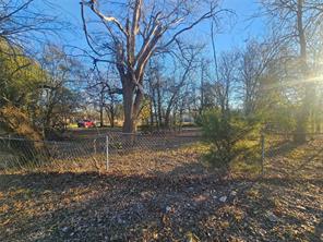 330 E Waco Avenue - Photo 2