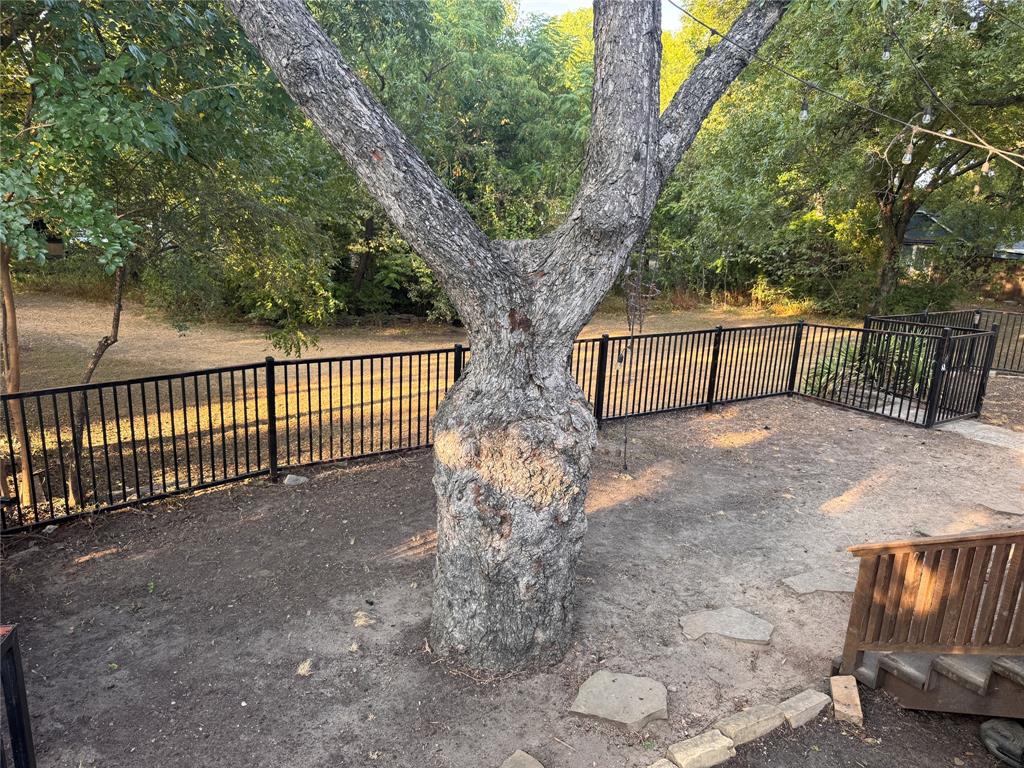 210 W Spring Street - Photo 23