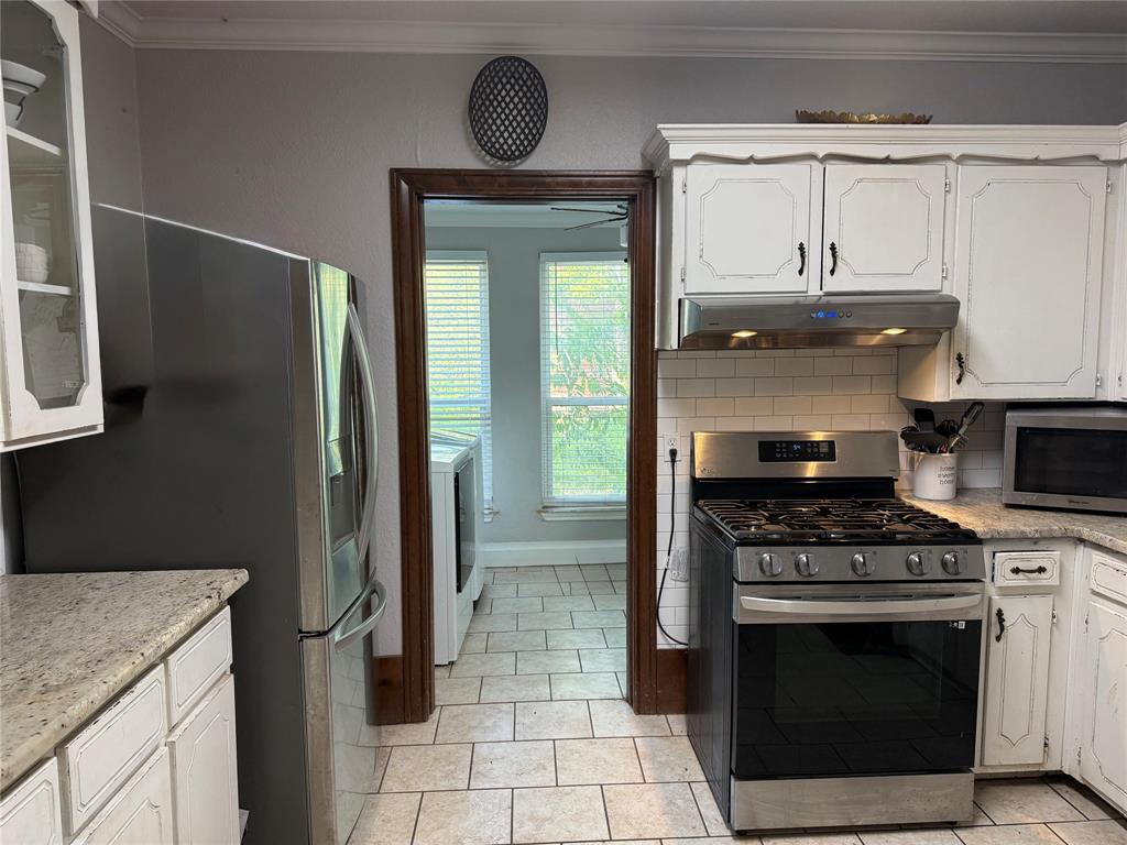 210 W Spring Street - Photo 3