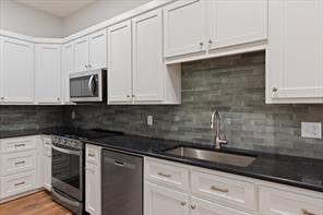107 W Rusk - Photo 11