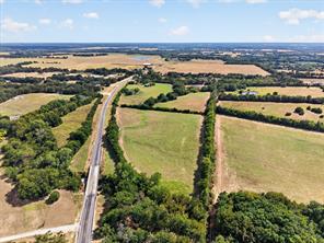 913 County Road 4232 - Photo 3