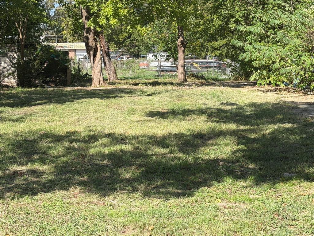 717 W Day Street - Photo 1