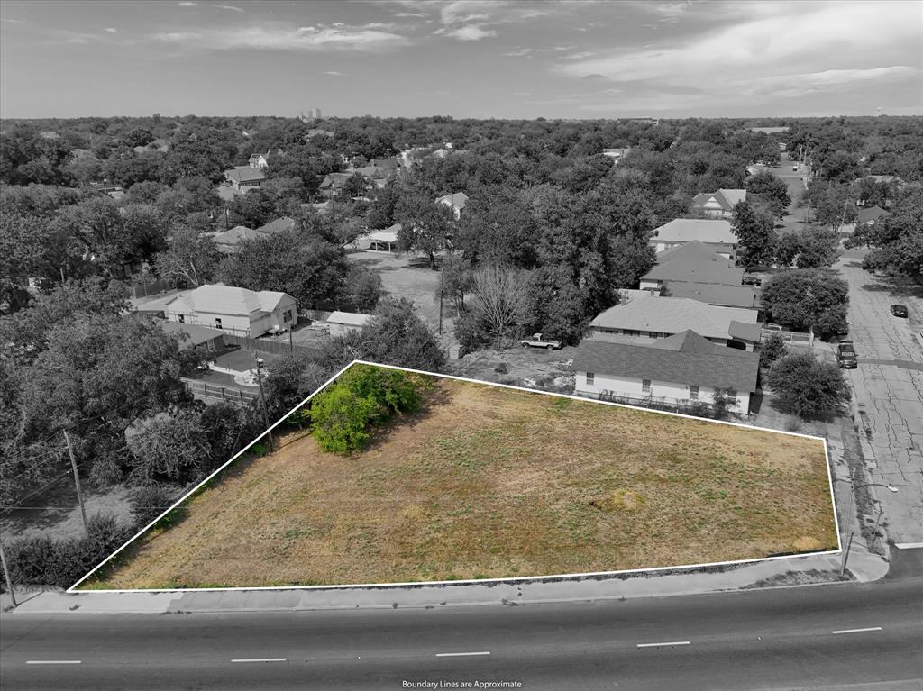1401 W Waco Drive - Photo 1