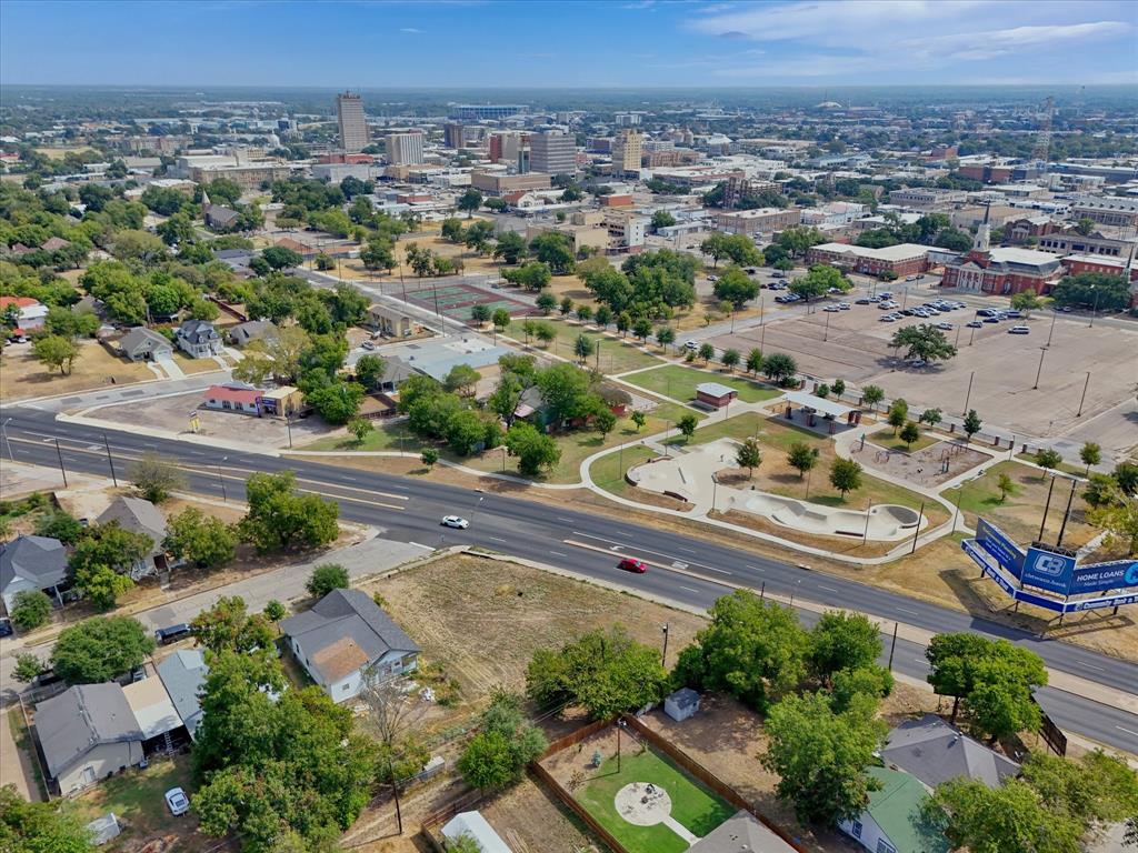 1401 W Waco Drive - Photo 9