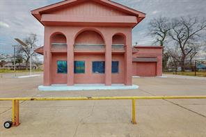 2802 Lagow Street - Photo 2