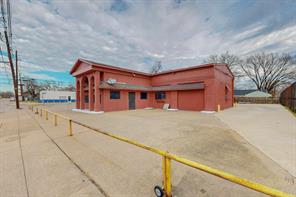 2802 Lagow Street - Photo 6