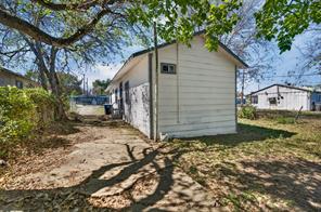 1309 S Riverside Drive - Photo 29