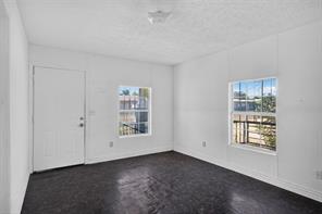 1309 S Riverside Drive - Photo 4