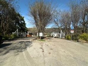 607 W Red Bird Lane - Photo 3
