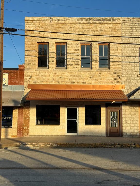 102 N Bell - Photo 1