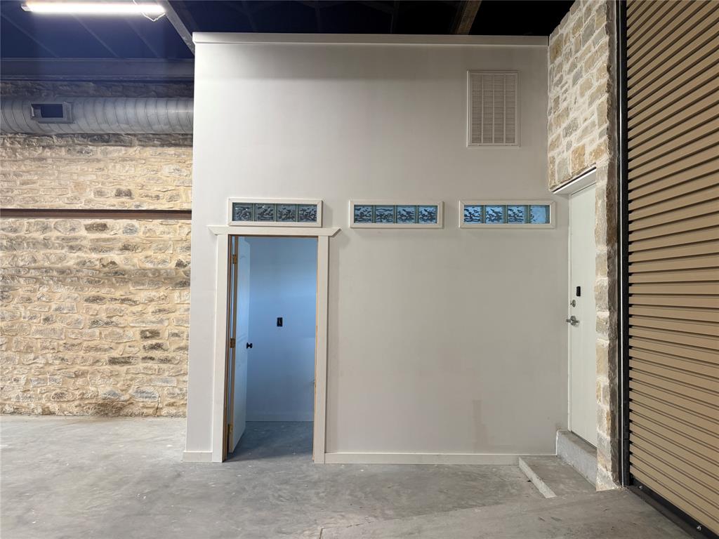 102 N Bell - Photo 11
