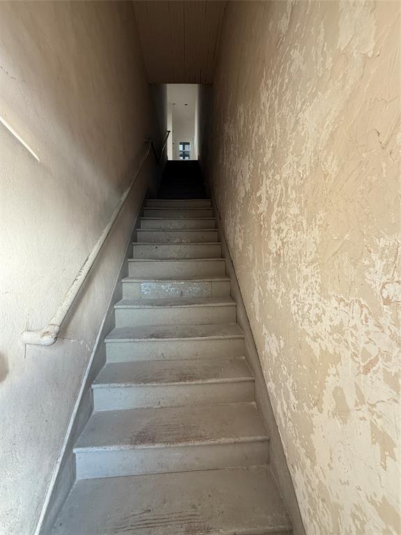 102 N Bell - Photo 13