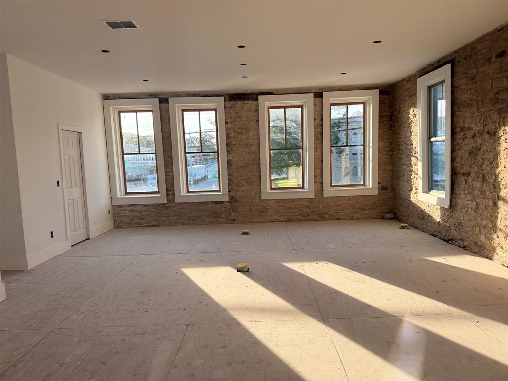 102 N Bell - Photo 14