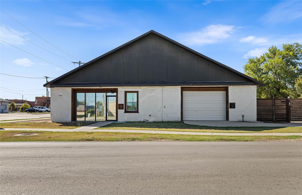 537 S Kealy Avenue - Photo 1