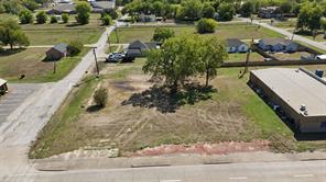 305 NW 2nd Street - Photo 4