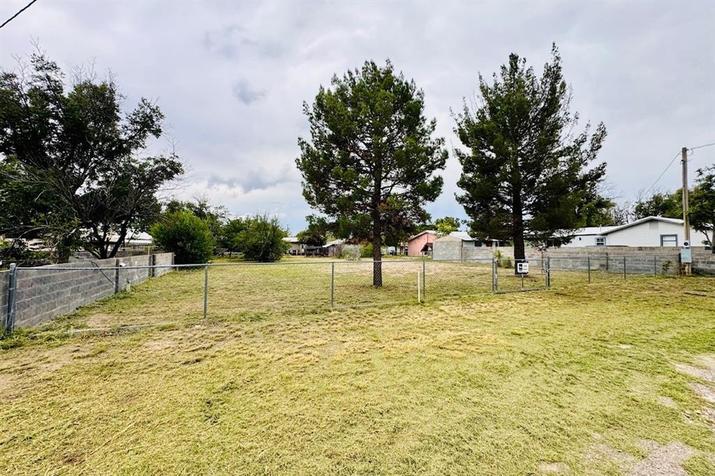 503 W First Street - Photo 6