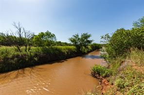 9000 Private Road 496 - Photo 2