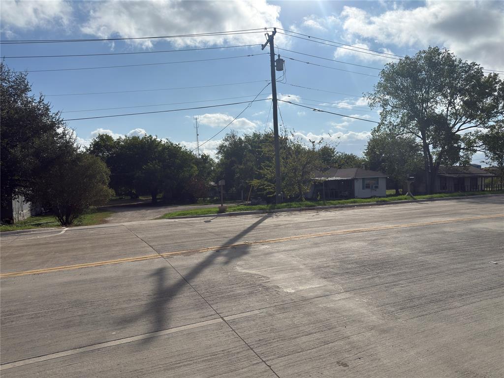 702 Lynda Lane - Photo 1