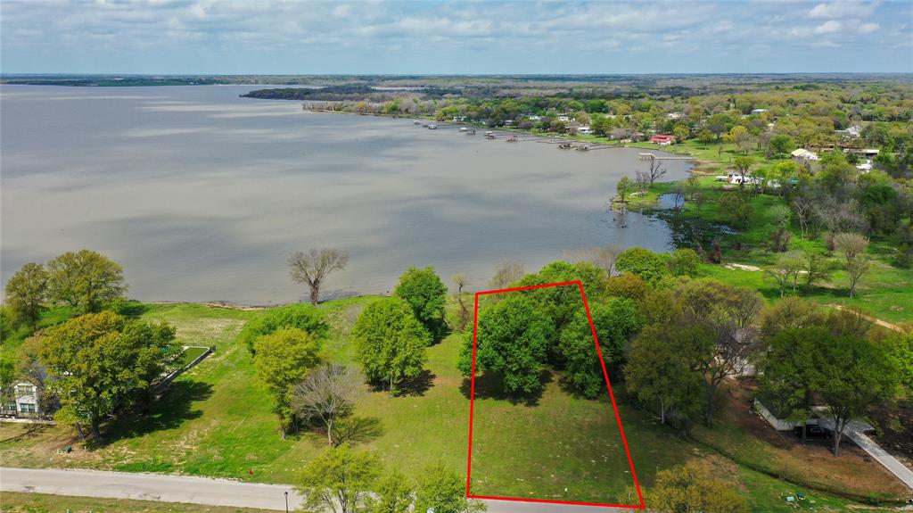 1520 Shoreline Drive - Photo 1