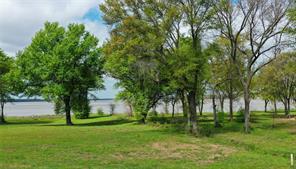 1520 Shoreline Drive - Photo 2