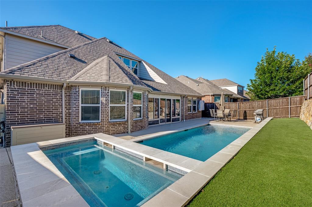 1140 Parkdale Drive - Photo 2