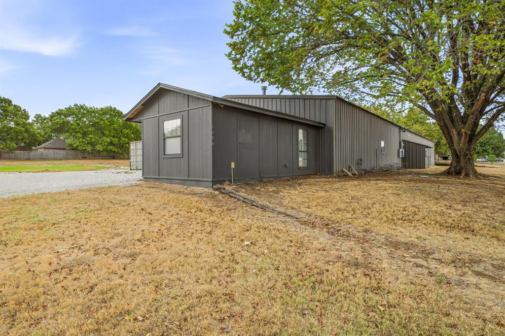 1324 N Saint James Road - Photo 8