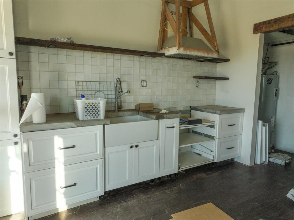 424 CR 141 - Photo 12