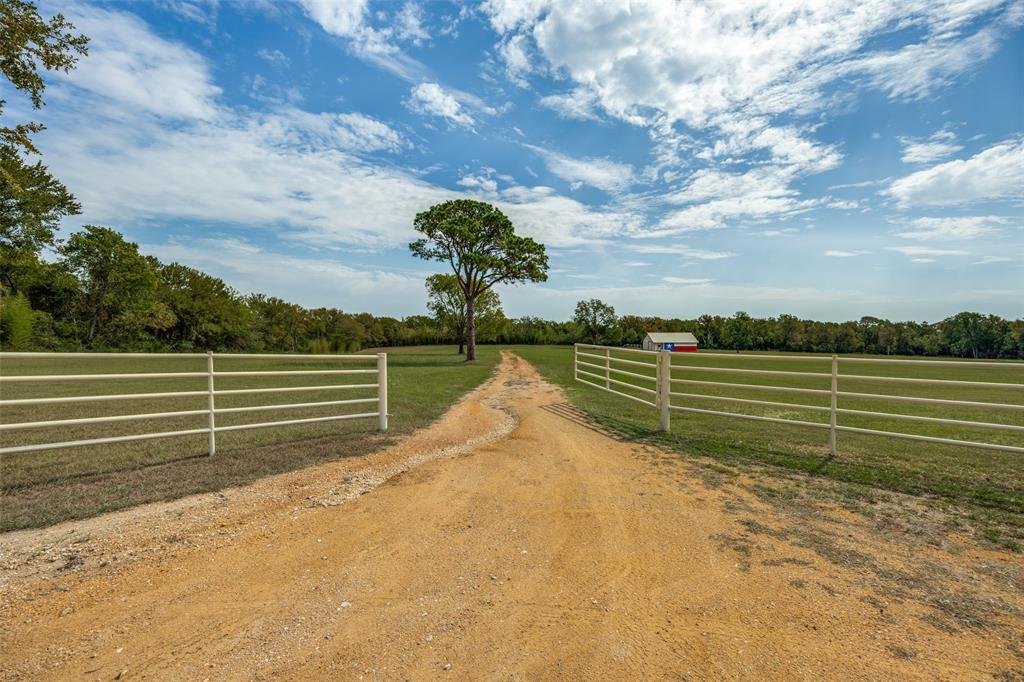 279 Lakeview Drive - Photo 1