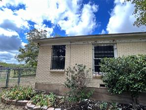 8407 Honeysuckle Lane - Photo 21