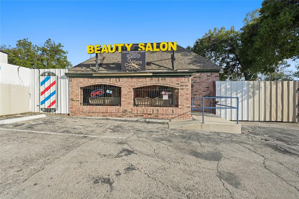 3021 E Lancaster Avenue - Photo 1