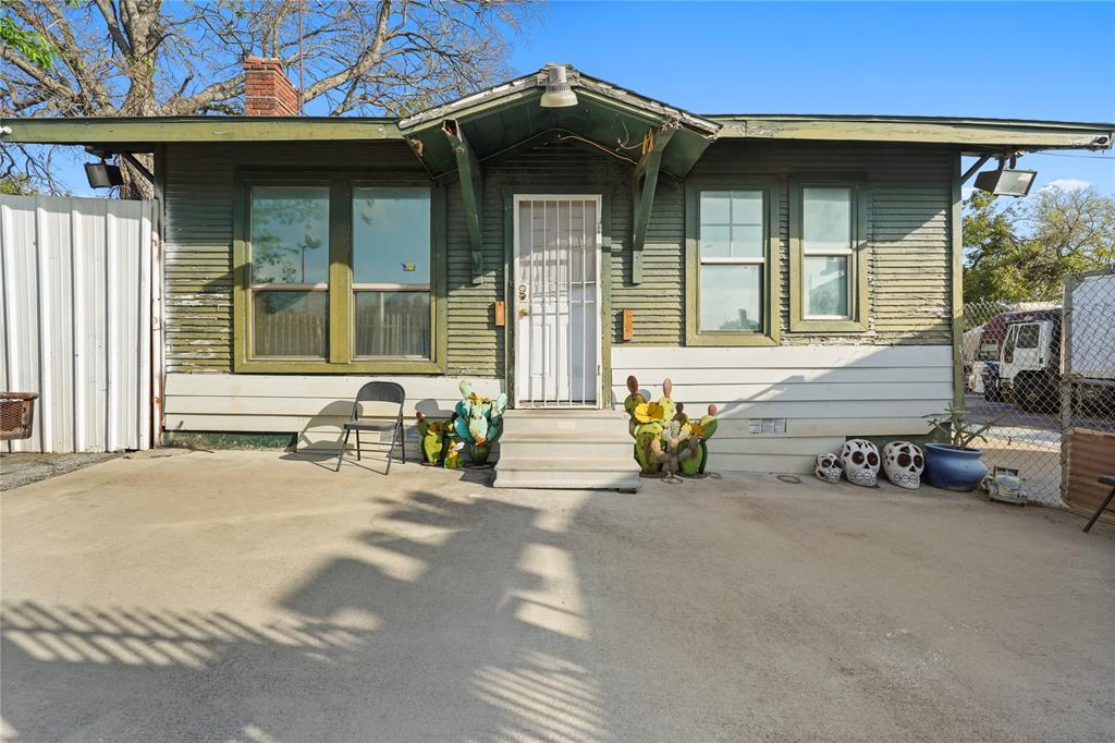 3013 E Lancaster Avenue - Photo 1