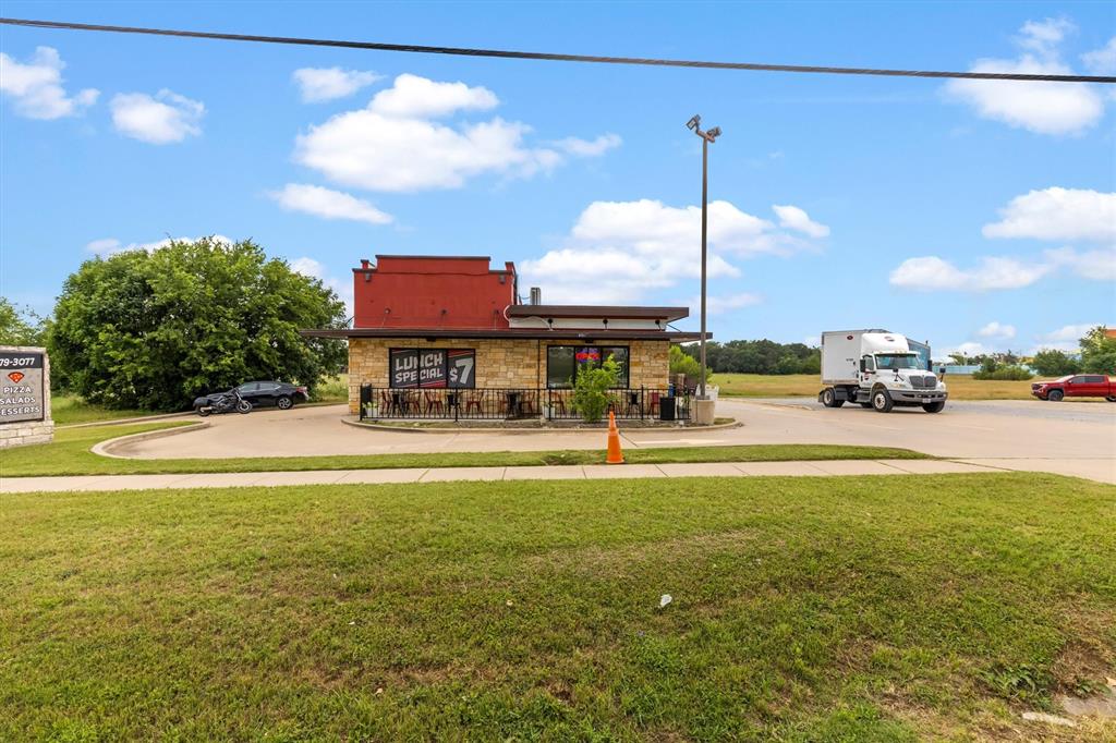 8721 Boulevard 26 - Photo 1
