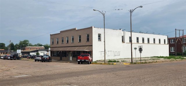 304 E Commerce Street