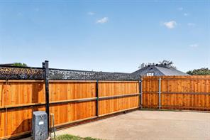 1429 Macrae Court - Photo 32