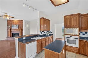 1429 Macrae Court - Photo 9