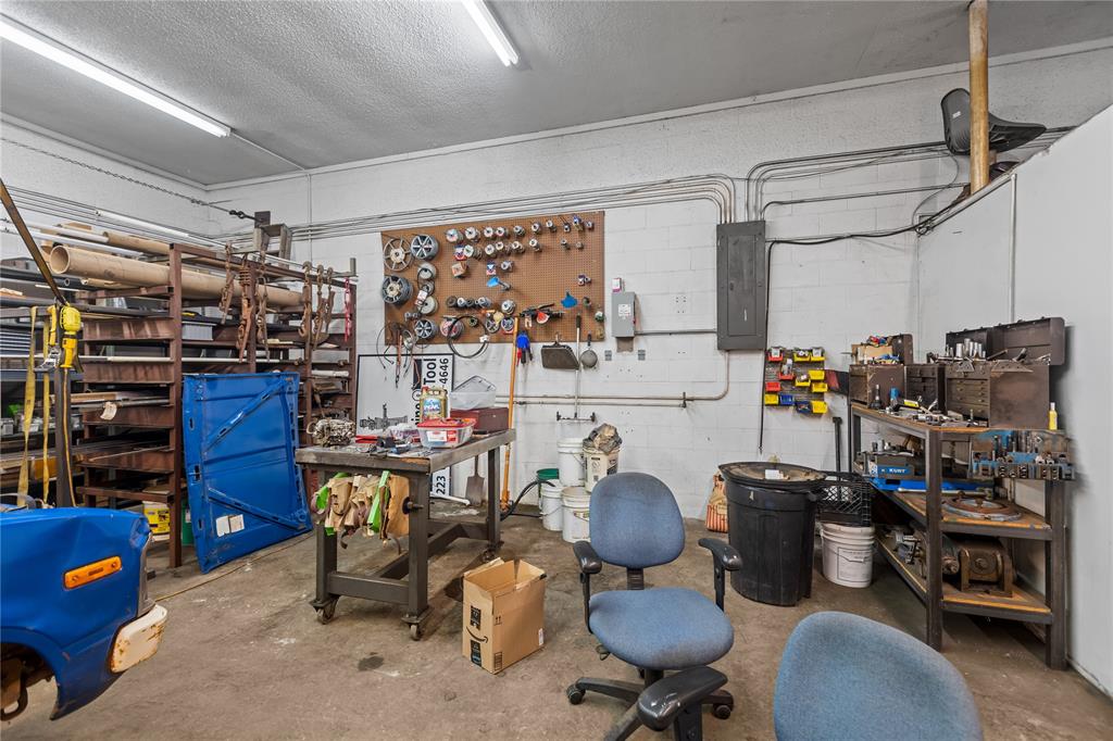 223 W 2nd Street - Photo 14