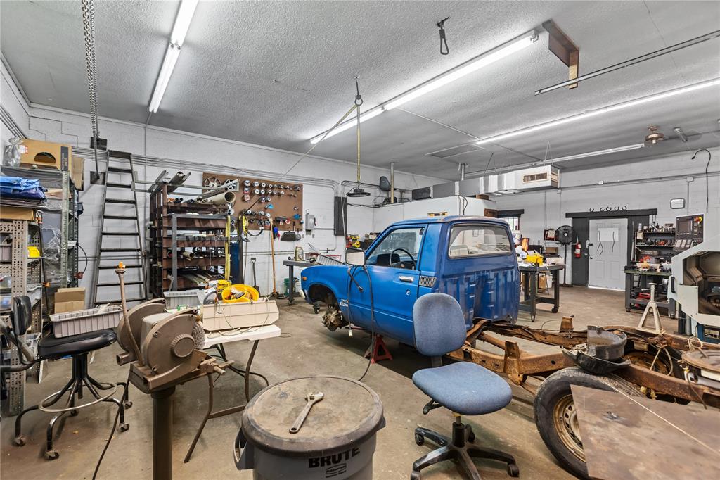 223 W 2nd Street - Photo 19
