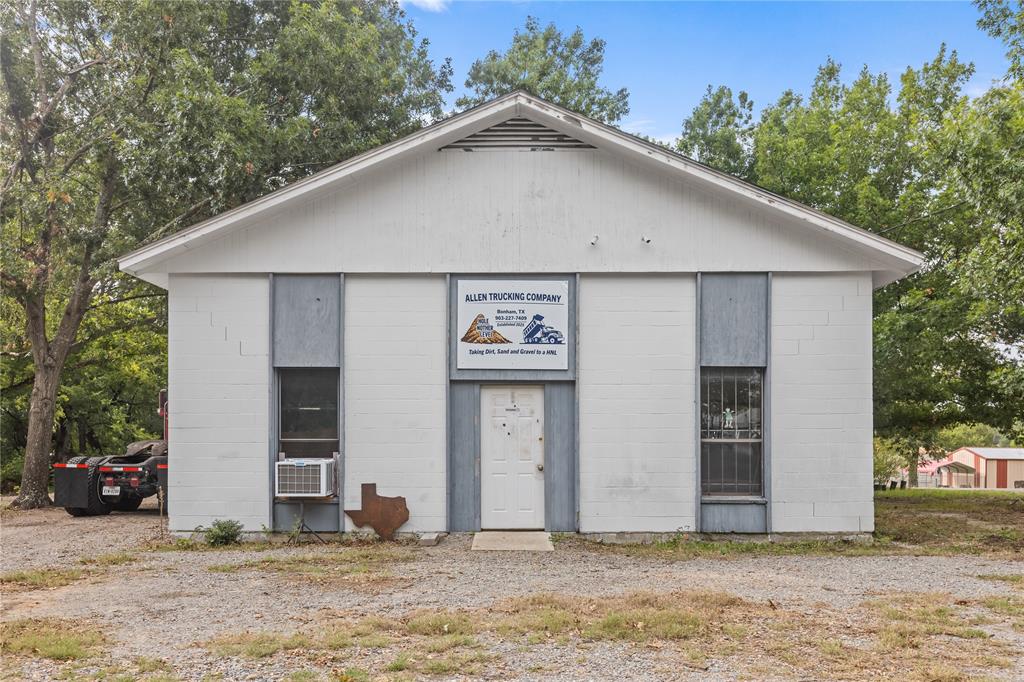 223 W 2nd Street - Photo 2