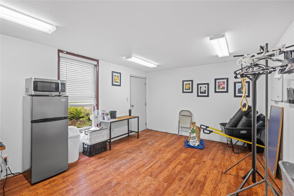 223 W 2nd Street - Photo 23