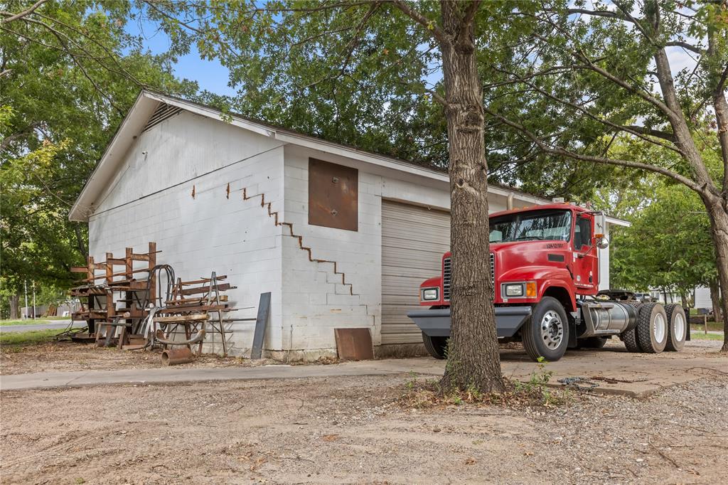 223 W 2nd Street - Photo 4