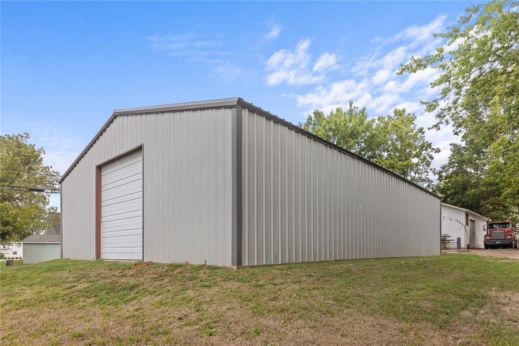 223 W 2nd Street - Photo 8