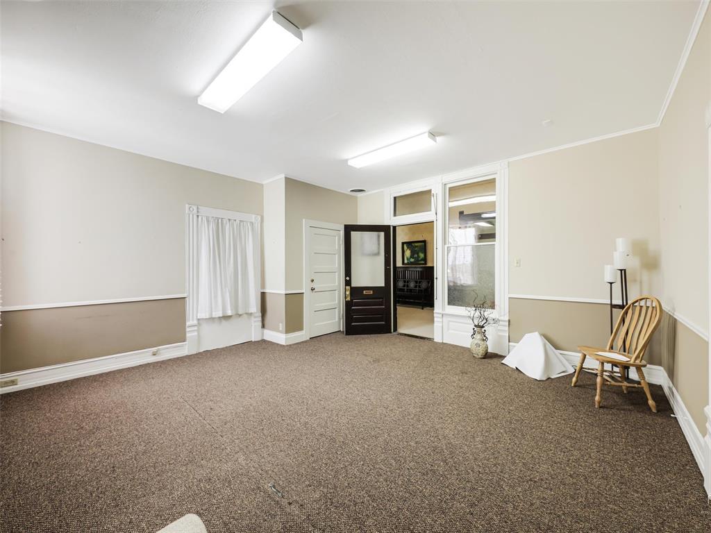 109-111 N Travis Street - Photo 10